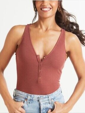 EVEREVE Lennon Ribbed Henley Bodysuit Dusty Rose Sleeveless Size Small